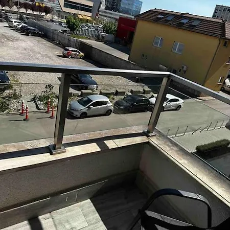 In Front Of The Mall Апартамент